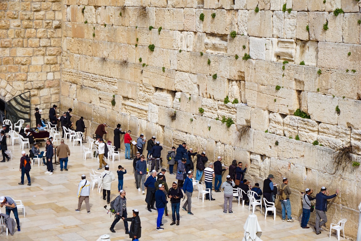 People praying at the Wailing Wall