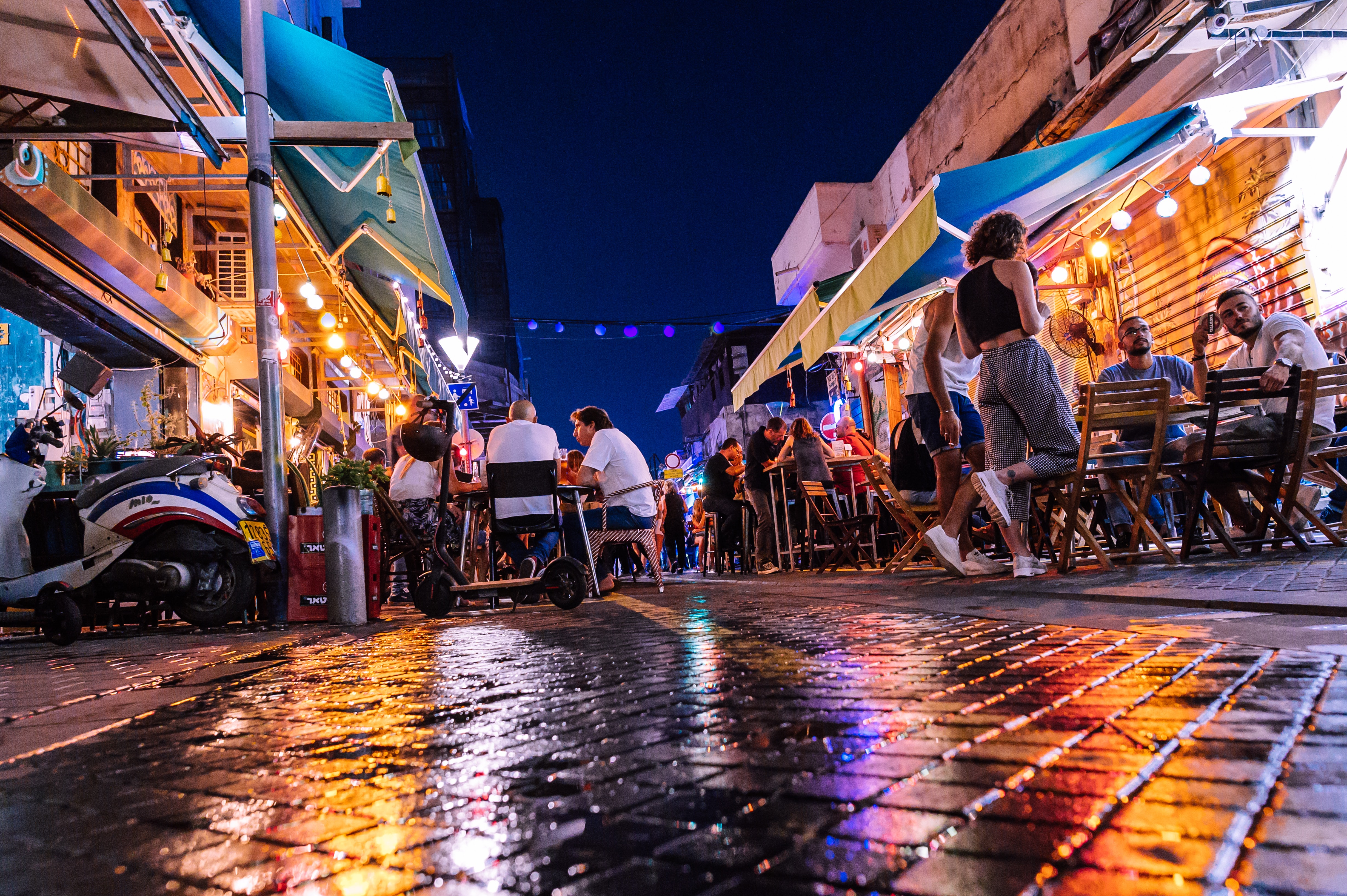 Restaurants in Tel Aviv by night