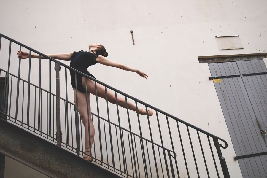 Ballerina on the stairs in Tel Aviv