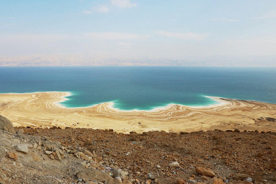 Desert landscape and turquoise shoreline of the Dead Sea