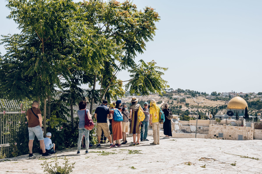 Tourists on a Jerusalem Tour with a guide
