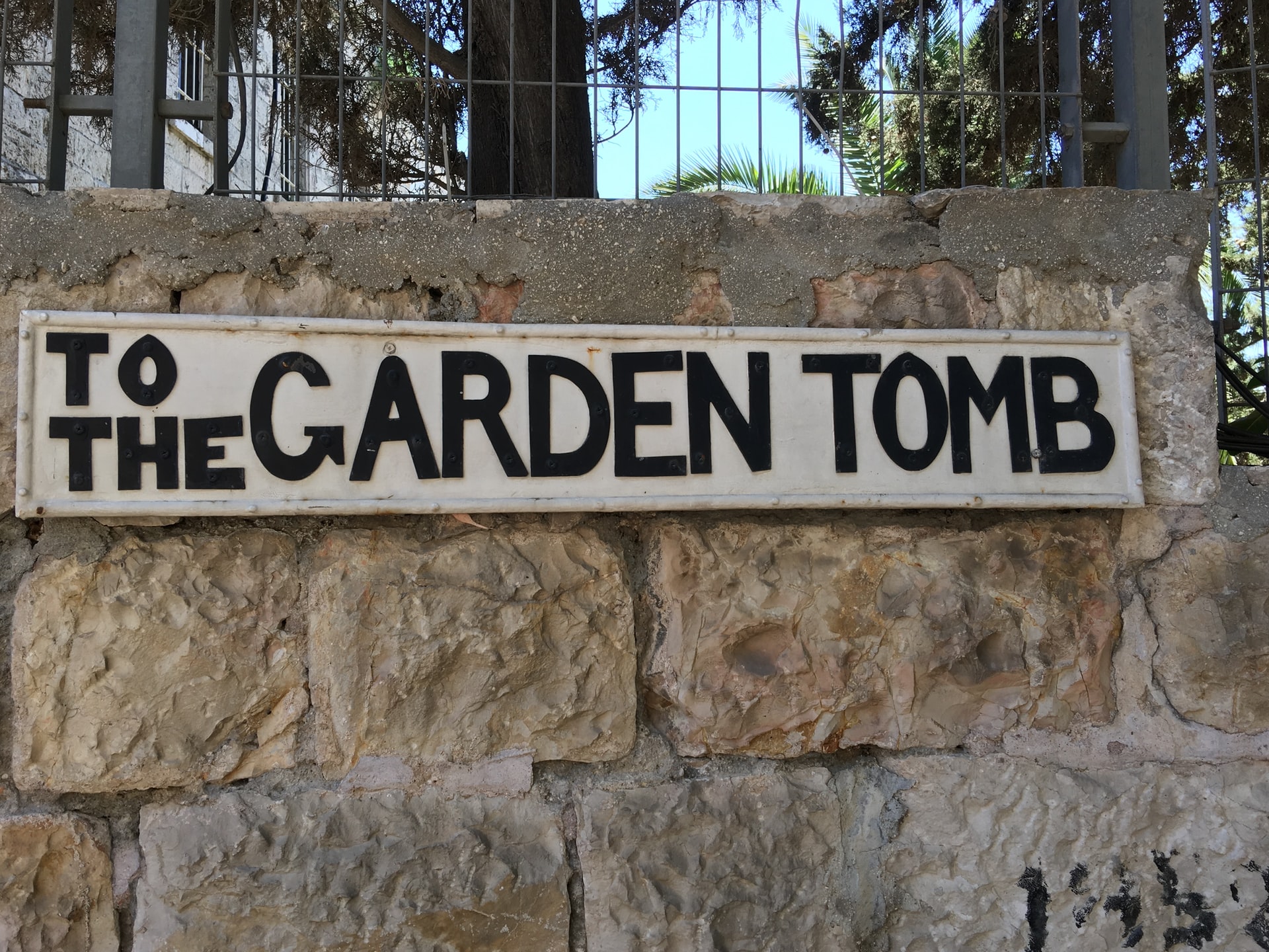 Direction sign showing the way to the Garden Tomb, Jerusalem