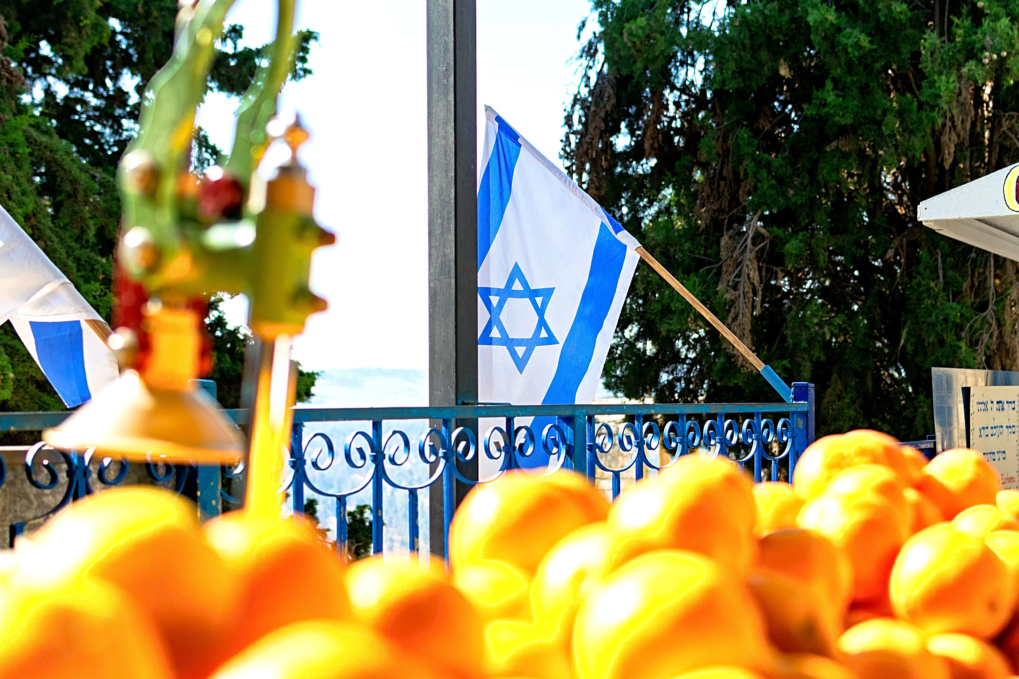 Jaffa oranges against the background of an Israeli flag