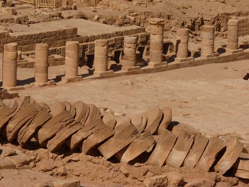 Der archäologische Park Petra