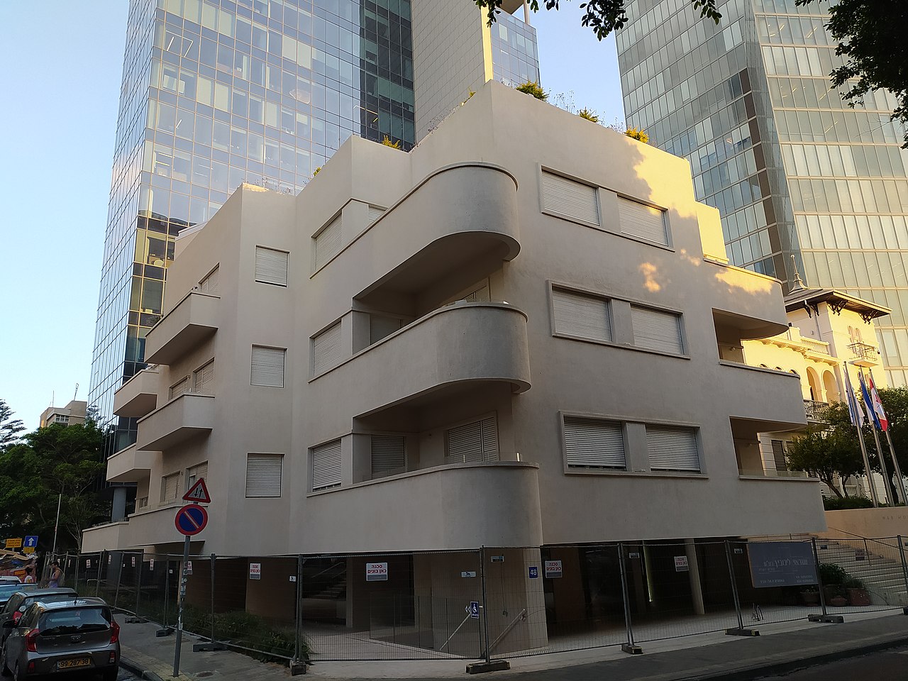bauhaus center tel aviv