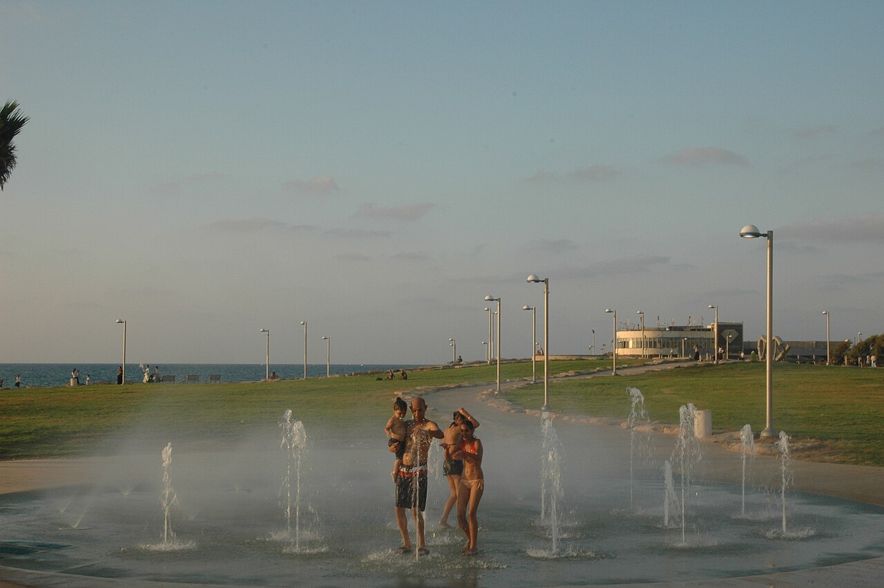 charles clore park, tel aviv